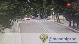 Питбайк в Подмосковье проехал на "красный" и влетел в автобус / События на ТВЦ