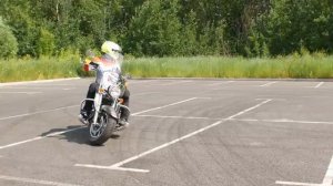 Разворот с места на мотоцикле на Kawasaki Vulcan 1700.