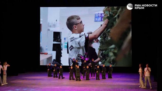 В Крыму наградили финалистов премии общественного признания "Крым молодежный"