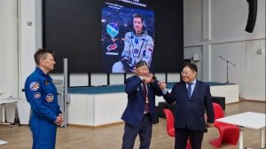 Виртуоз хомусист Спиридон Шишигин сыграл для Олега Кононенко на хомусе 27062025