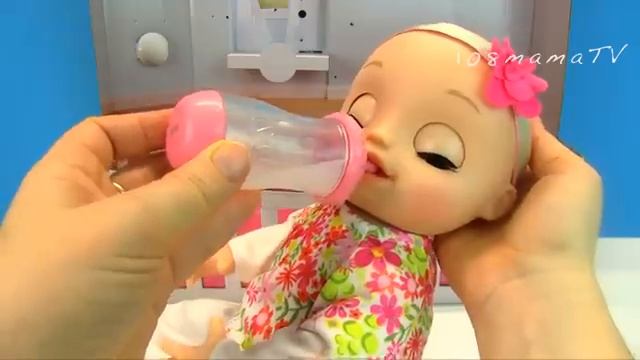 Малышка Беби Борн проголодалась