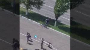 В сети появилось полное видео драки с военкомами в украинском Кременчуге.