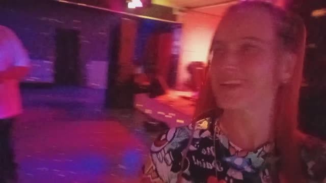 Юлия Бессонова и "Тяжёлый Случай" - рабочие будни музыкантов - разминка перед выступлением )