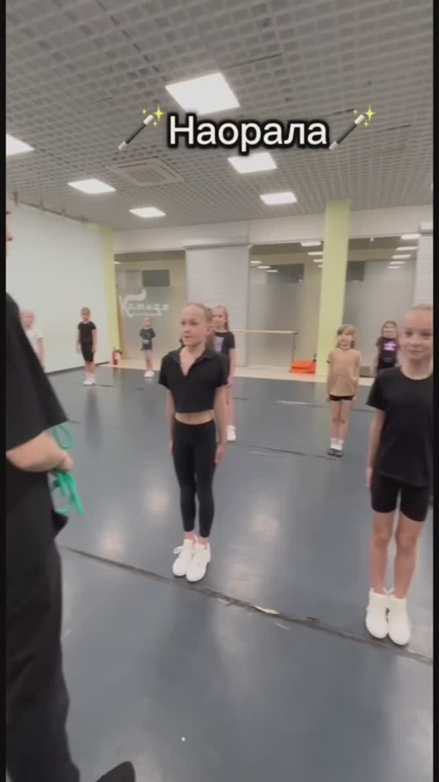 Как проходят занятия танцами для детей в филиале Дериглазова в Курске. Школа танцев Dance Life смотреть онлайн