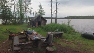 ДЕДОВА ИЗБА. Уха на Костре. Быт в Таёжной Избе. Поймал Хорошую Рыбину. Жизнь на Острове.