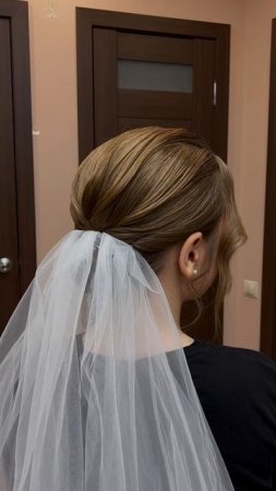 Свадебная прическа на короткие волосы с фатой! #свадебныйобраз #wedding #hair