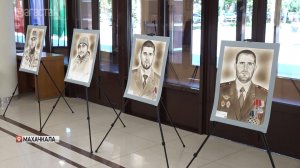 В Доме Дружбы прошла выставка портретов героев СВО художника Михаила Чернова