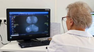 Онколог предупредила о влиянии ультрафиолета на женскую грудь