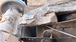 Строительство, дробление щебёнки