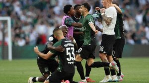 Массовая драка произошла в футбольном матче "Краснодара" и "Динамо"