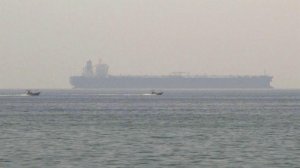 Суда в Ормузском проливе стали маскироваться под китайские и российские