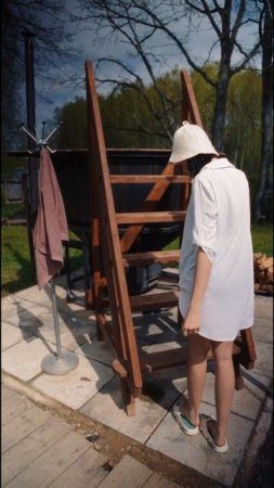 Банька на берегу живописного озера