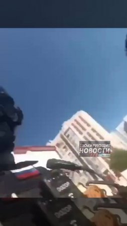Группу молодых людей в футболках с надписью «Спецназ» задержали в Москве.