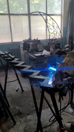 Сварка лестницы I Сварим Металл I Лестница на ломаном косоуре I Лестница из профильной трубы