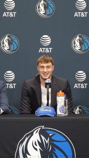 This young fan gives Cooper Flagg a warm welcome