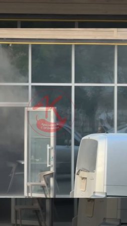 Красноярск.Взрыв прогремел в кафе «Самарканд» на Взлетке на ул. Авиаторов, после чего начался пожар.