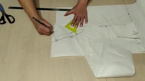 Моделирование платья с цельнокроеным воротником апаш