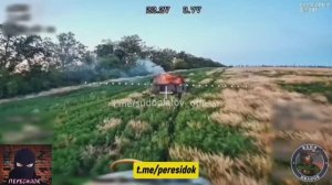 Рой российских дронов заклевал бронивик ВСУ шведского производства