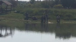 поимка сома у юного рыбака