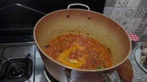 Курица с шампиньонами. Простой рецепт. Pollo con salsa de champiñon y pimiento.