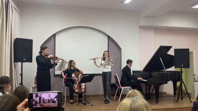 Ансамбль преподавателей ДШИ №8 г. Костромы - Светлячки (автор Дмитрий Соболев)