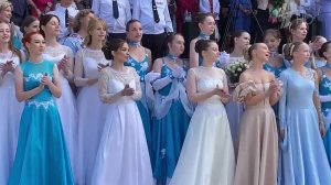 По всей России проходят школьные выпускные