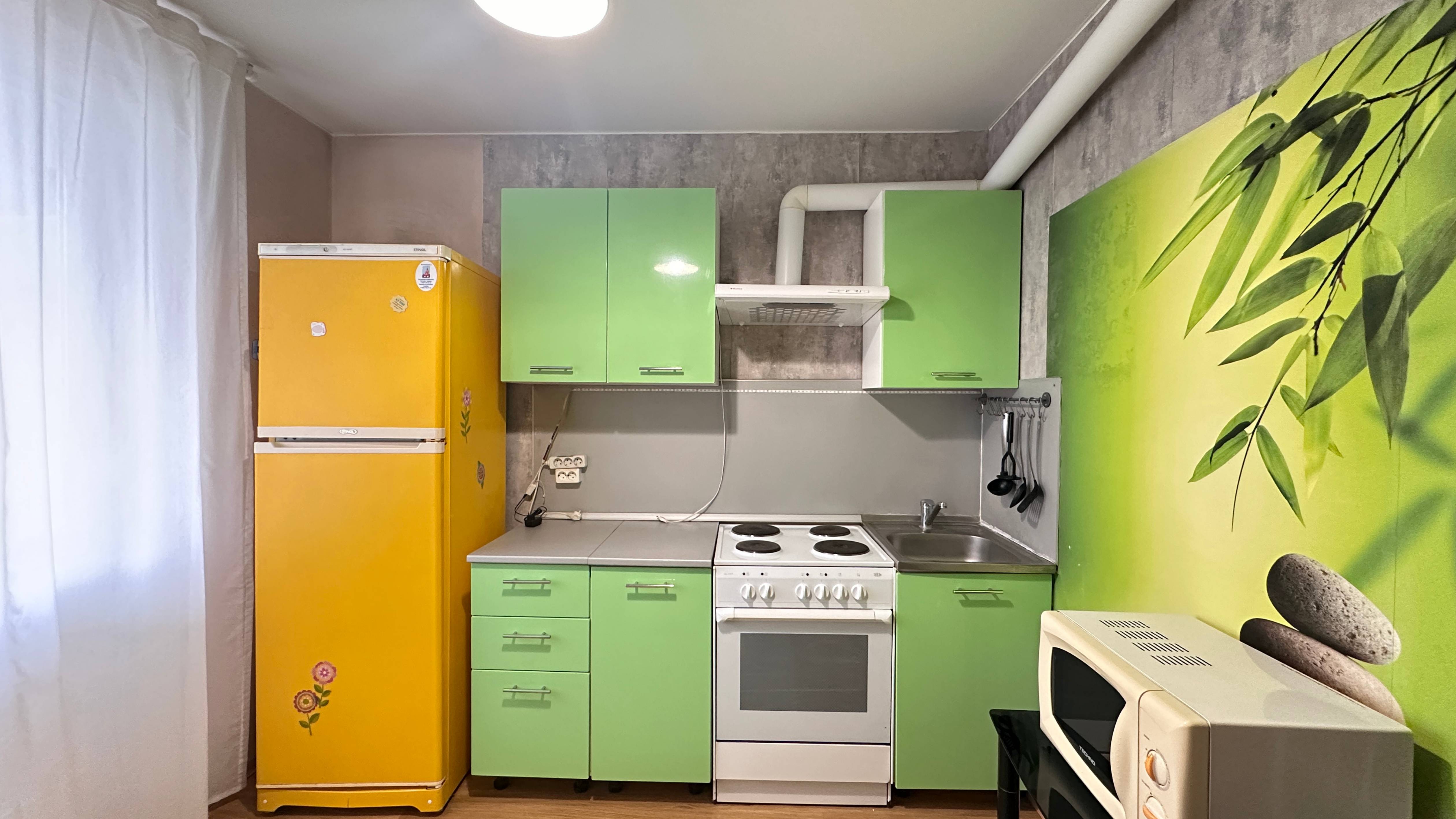 1- ком квартира с балконом и лоджией возле лесного массива