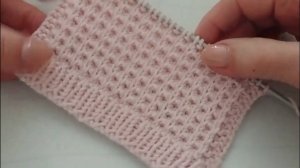 Очень лёгкий и простой плотный рельефный узор спицами.