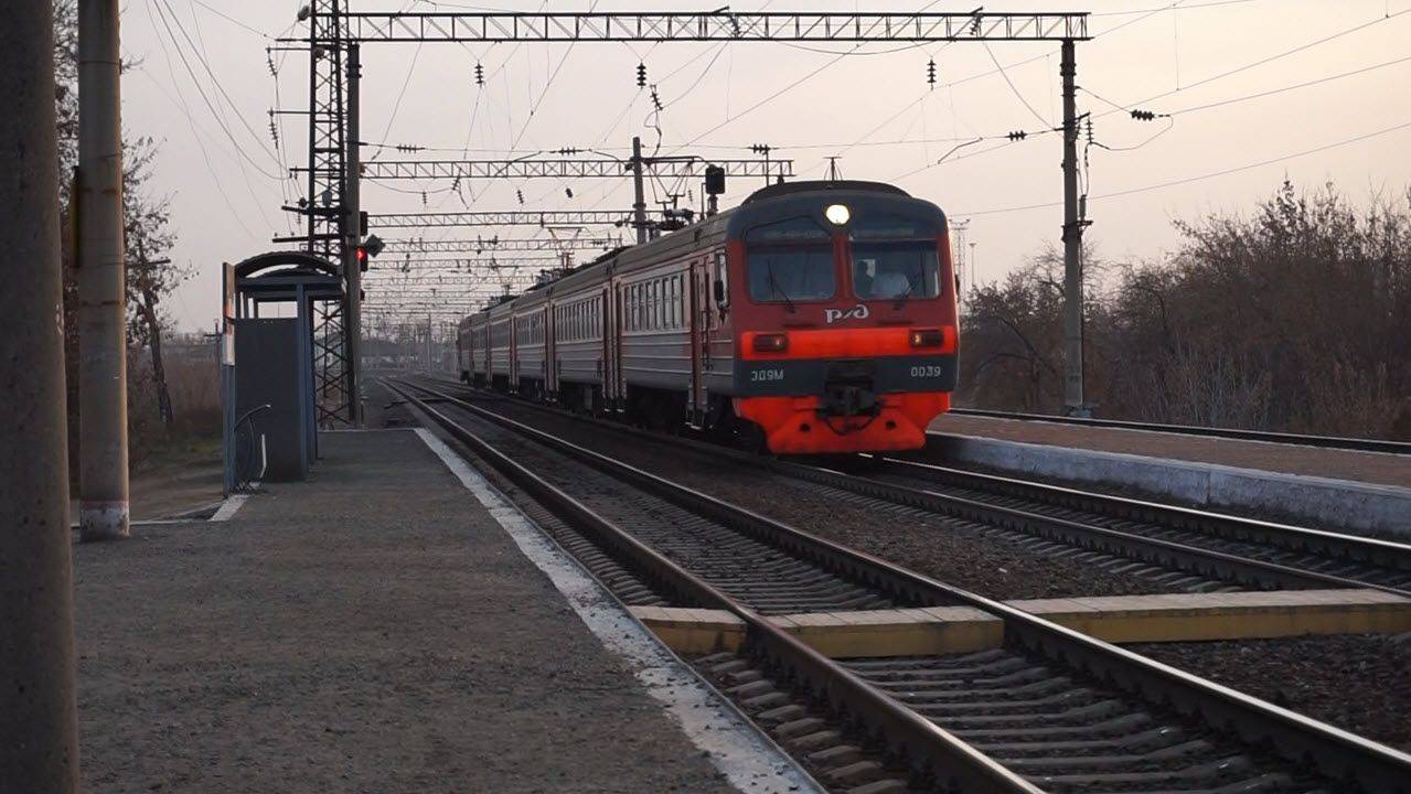 Электропоезд ЭД9М-0039+компрессор.