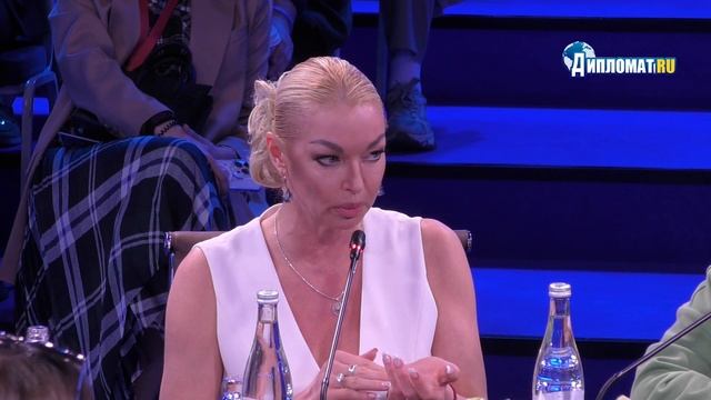 «Я — прима-балерина всея Руси!»: Анастасия Волочкова — о травле, хайпе и звании