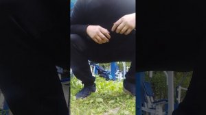 Занимаюсь на уличных тренажёрах.