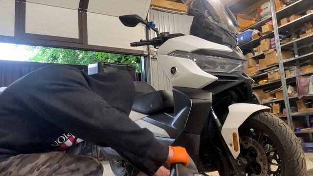 Замена масла и фильтров VOGE SR4max ( ТО 10000 км) смотреть онлайн