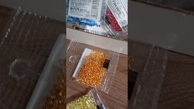 брошь из бисера