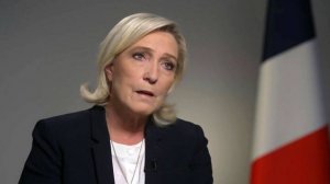 Ле Пен призвала сторонников готовиться к возможному роспуску парламента