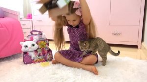 Диана и Рома Диана и ее веселый день с котенком