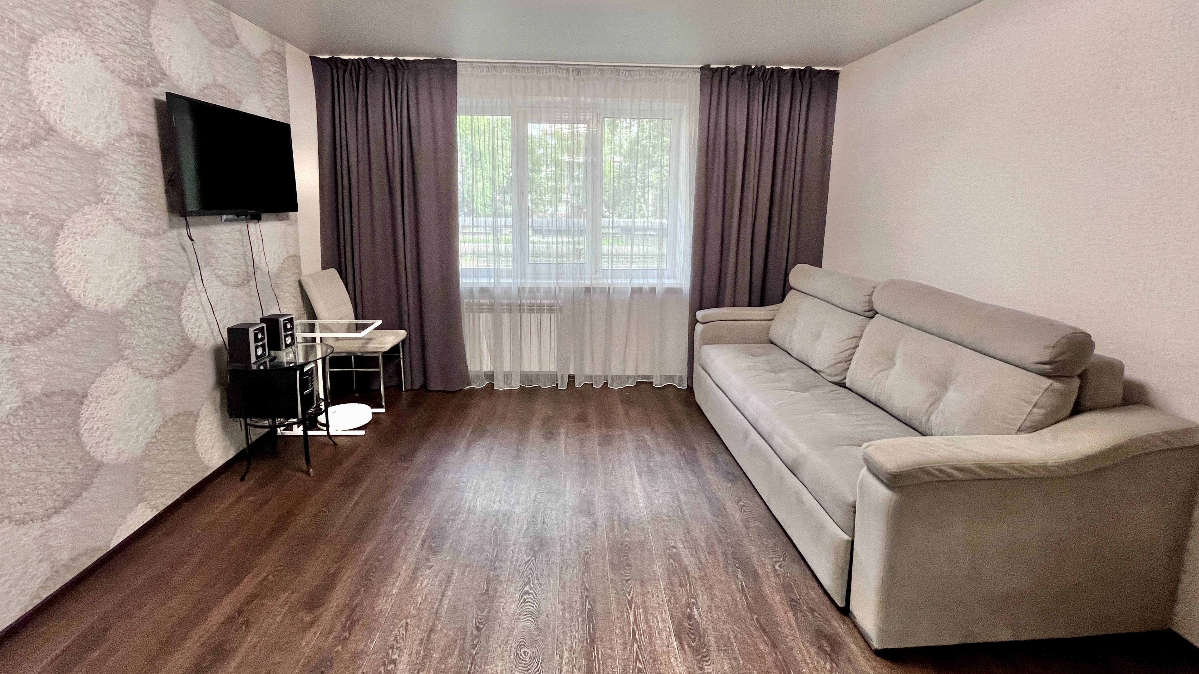 Все главное рядом: центр - 5 минут, школа и дет садик - 1 минута. смотреть онлайн