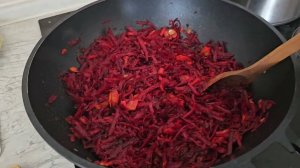 Семья Сытник- Снимаем стресс - варим борщ с мамой!