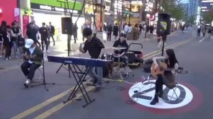 Корейские уличные артисты. Девушка - виртуоз.🎸