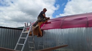 Укрываем беседку поликарбонатом. Жизнь в Деревне.