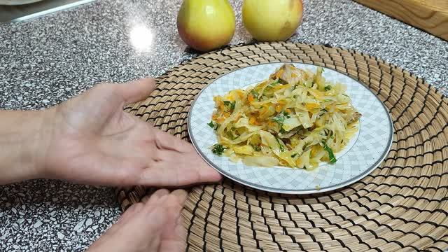 Как вкусно потушить капусту с мясом