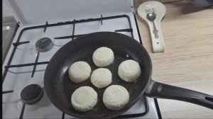 Сломала руку.Сломалась посудомойка. Пытаюсь приготовить сырники.