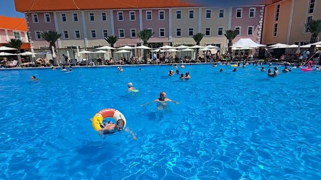 София парк-новый плавательный бассейн в Пятигорске. июнь 2025г