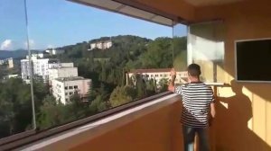 Компания Альфа123 . Безрамное остекление балкона в г.Сочи
