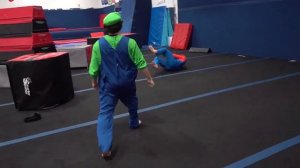 ПОЛОСА ПРЕПЯТСТВИЙ MARIO RUN (В БАТУТНОМ ПАРКЕ)
