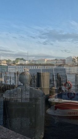 Вид на Неву с Адмиралтейской набережной