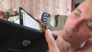 Как определить модель планшета если планшет не включается?