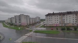 Два дня из дома не выходила/А дождь идет...