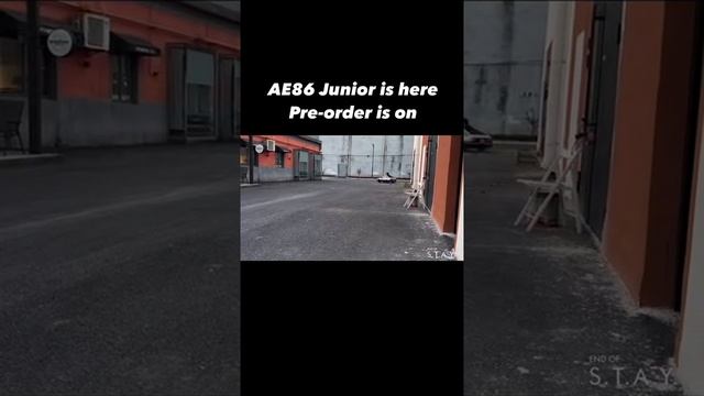 Гений из Японии собрал ДЕТСКУЮ версию культовой Toyota AE86 — даже при таких размерах она резво разд