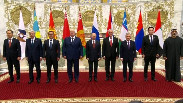 Совместное фотографирование глав делегаций государств – членов ВЕЭС, Минск, 27 июня 2025 года