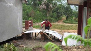 Building A Sturdy Iron-core Concrete Bridge Connecting The House And The Kitchen. Ly Phuc Vy